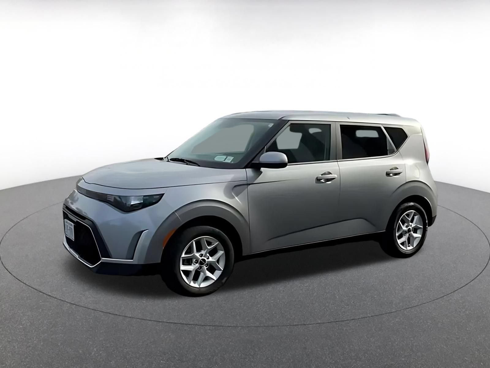 Used 2025 Kia Soul LX w/ LX Technology Package FWD image 7