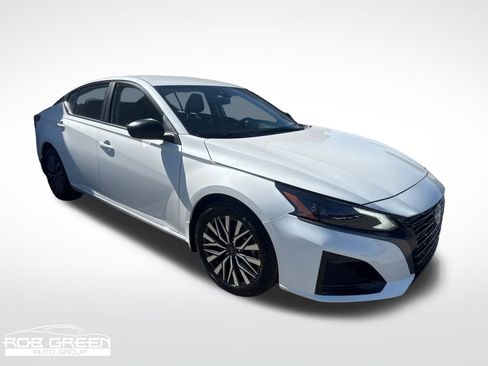 New 2026 Nissan Altima 2.5 SV FWD image 1