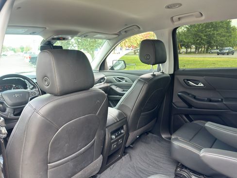 Used 2021 Chevrolet Traverse RS AWD/4WD image 18