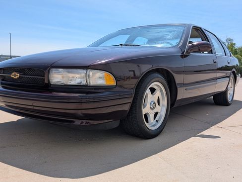 Used 1995 Chevrolet Impala SS RWD image 4