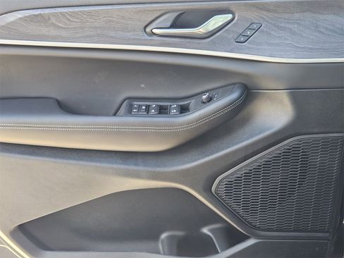 New 2025 Jeep Grand Cherokee L Limited image 23