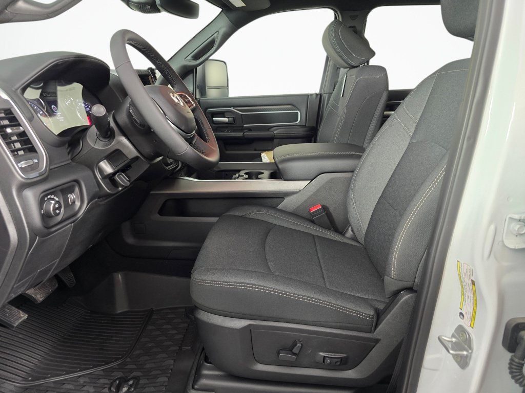 New 2026 RAM 3500 Big Horn AWD/4WD image 20