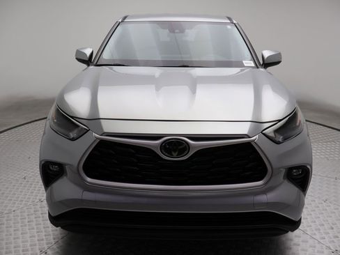 Certified 2024 Toyota Highlander LE image 5