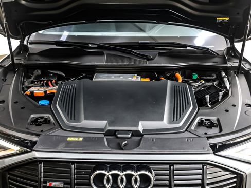 Used 2022 Audi e-tron Premium w/ Convenience Plus Package image 12