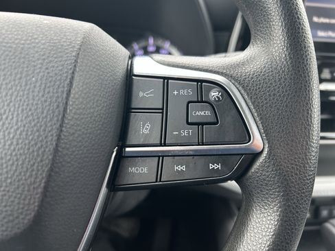 Used 2021 Toyota Highlander L image 17