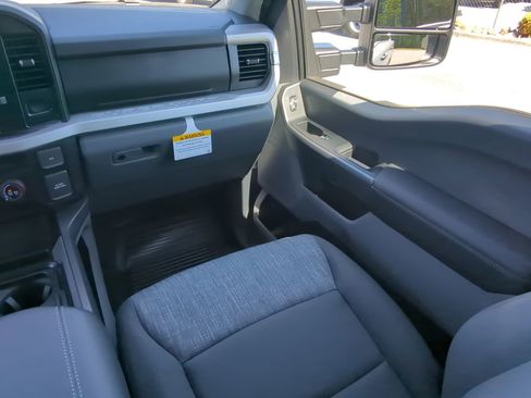New 2026 Ford F250 XLT w/ FX4 Off-Road Package AWD/4WD image 15