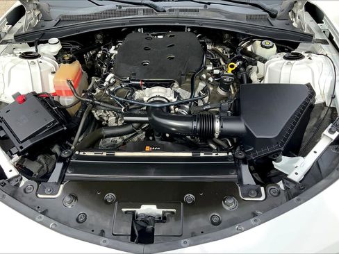 Used 2018 Chevrolet Camaro LT RWD image 28