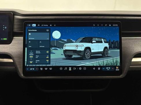 Used 2025 Rivian R1S Adventure image 32