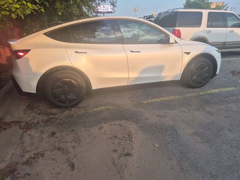 Used 2026 Tesla Model Y AWD image 13