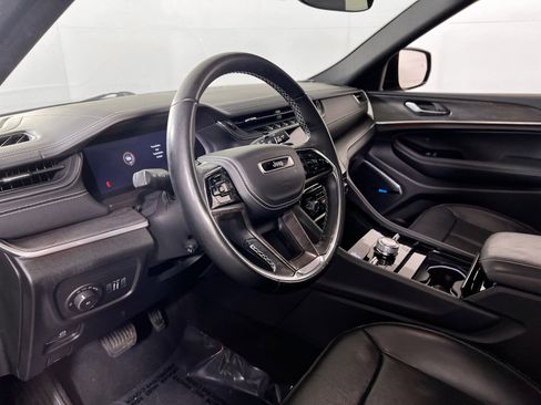 Used 2022 Jeep Grand Cherokee Overland image 9