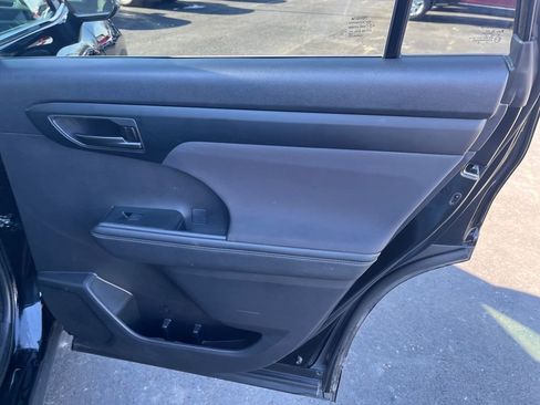 Used 2024 Toyota Highlander LE image 25