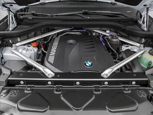 New 2026 BMW X6 xDrive40i w/ Executive Package image 8