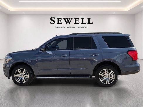 Used 2023 Ford Expedition XLT RWD image 2