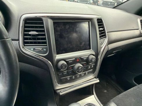 Used 2018 Jeep Grand Cherokee Altitude AWD/4WD image 10