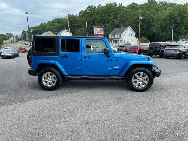 Used 2015 Jeep Wrangler Unlimited Sahara w/ Connectivity Group AWD/4WD image 9