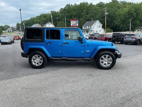 Used 2015 Jeep Wrangler Unlimited Sahara w/ Connectivity Group AWD/4WD image 9