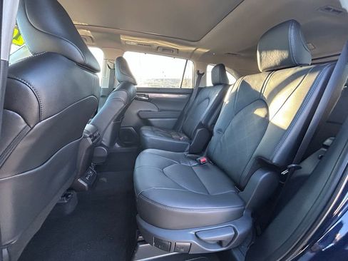 Used 2026 Toyota Highlander Platinum image 24