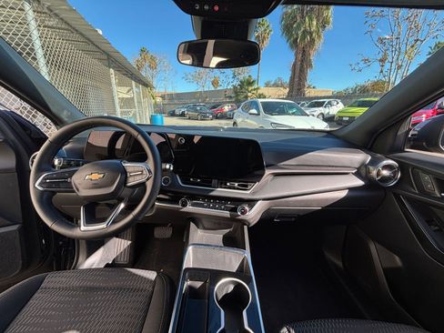 Used 2025 Chevrolet Equinox LT image 33