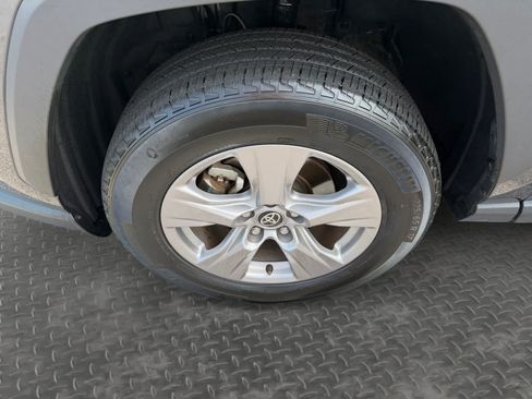 Used 2025 Toyota RAV4 XLE FWD image 9