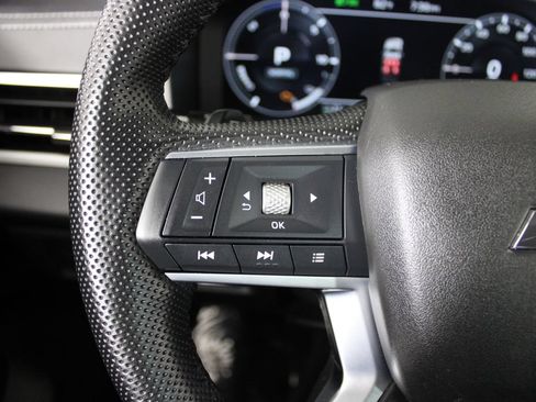 Used 2023 Mitsubishi Outlander 4WD Plug-In Hybrid image 25