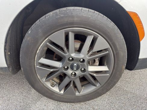 Certified 2021 Kia Soul S image 12