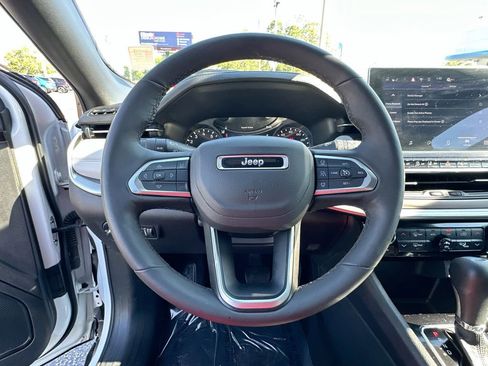 Used 2025 Jeep Compass Limited AWD/4WD image 11