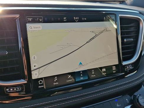 New 2026 Chrysler Pacifica Limited w/ S Appearance Package image 16