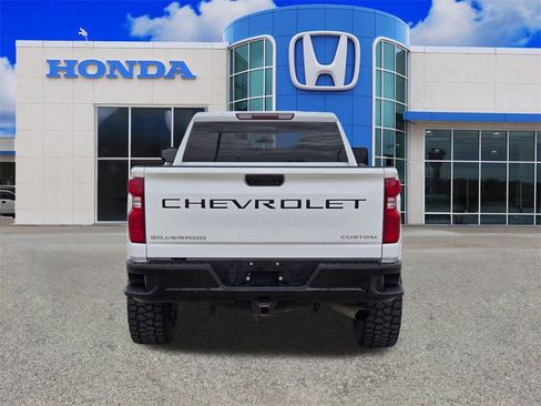 Used 2023 Chevrolet Silverado 2500 Custom w/ Custom Convenience Package image 4