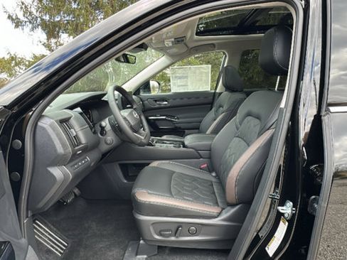 New 2026 Nissan Pathfinder Platinum image 7
