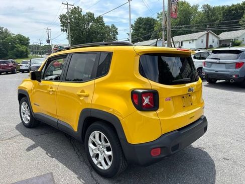 Used 2018 Jeep Renegade Latitude FWD image 4