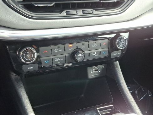 Certified 2023 Jeep Compass Limited image 15