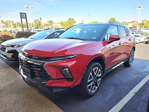Used 2023 Chevrolet Blazer RS w/ Enhanced Convenience Package FWD image 4