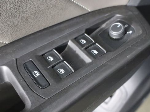 Used 2022 Volkswagen Atlas SE FWD image 21