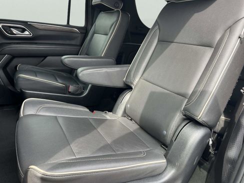 Used 2023 Chevrolet Suburban Premier AWD/4WD image 18