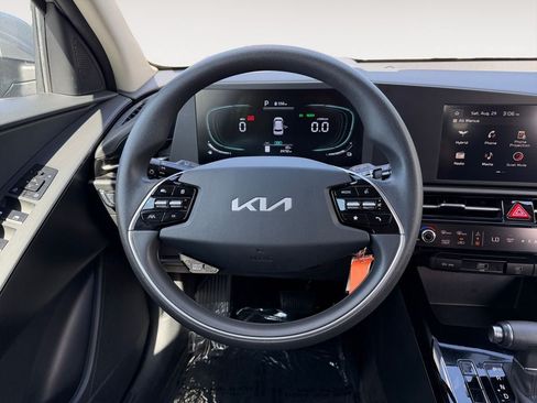 Used 2025 Kia Niro LX FWD image 13