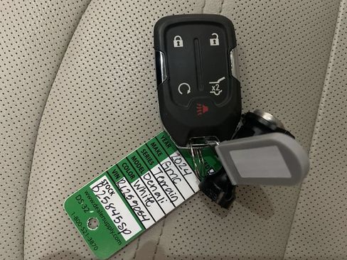 Used 2024 GMC Terrain Denali w/ Denali Premium Package AWD/4WD image 31
