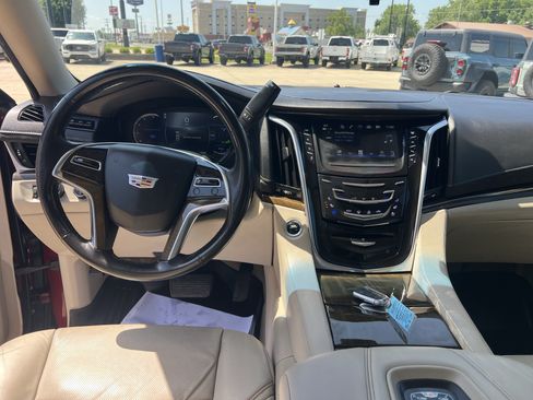 Used 2019 Cadillac Escalade ESV Luxury AWD/4WD image 20
