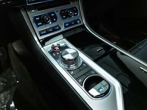 Used 2015 Jaguar XF Sport image 25