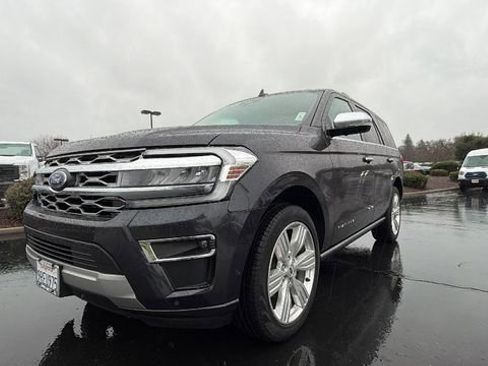 Used 2024 Ford Expedition Platinum image 9