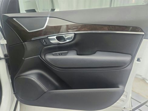 Used 2017 Volvo XC90 T6 Momentum w/ Vision Package image 28