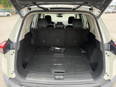 Used 2023 Nissan Rogue SL AWD/4WD image 9