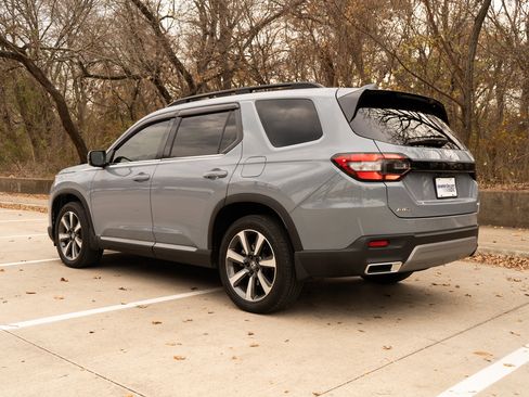 Certified 2025 Honda Pilot Elite image 7