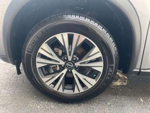 Used 2023 Nissan Rogue SV image 10