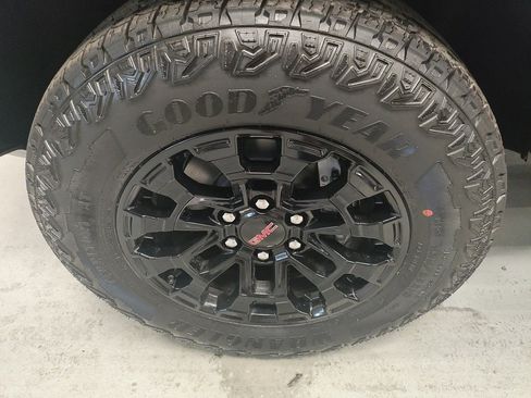 New 2026 GMC Canyon Elevation w/ Convenience Package image 17