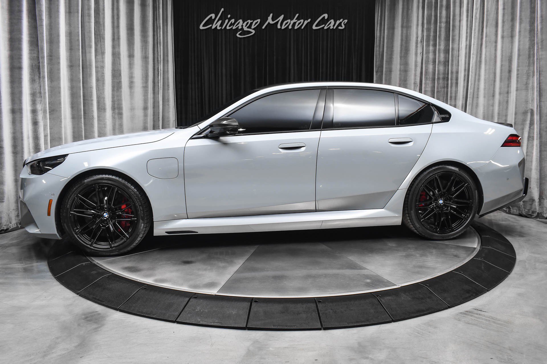Used 2025 BMW M5 w/ Carbon Package AWD/4WD image 1