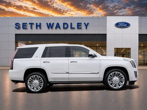 Used 2017 Cadillac Escalade Platinum AWD/4WD image 8