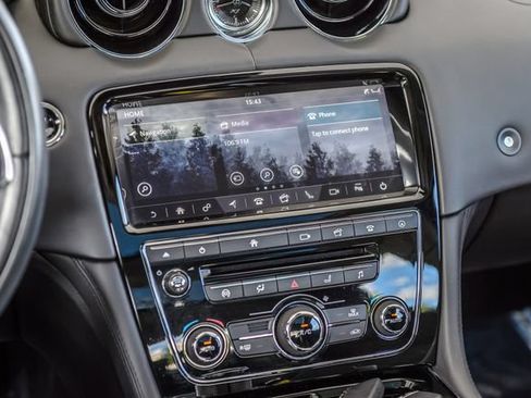 Used 2019 Jaguar XJ L Portfolio RWD image 28