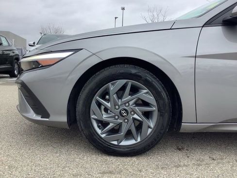 Certified 2024 Hyundai Elantra SEL image 38