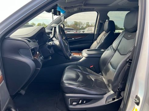 Used 2020 Cadillac Escalade Luxury AWD/4WD image 7
