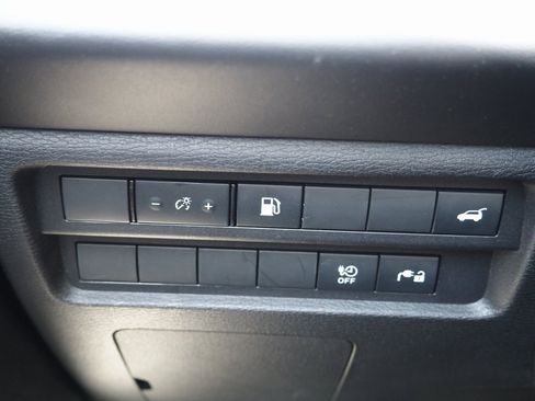 Used 2024 Mitsubishi Outlander 4WD Plug-In Hybrid image 4